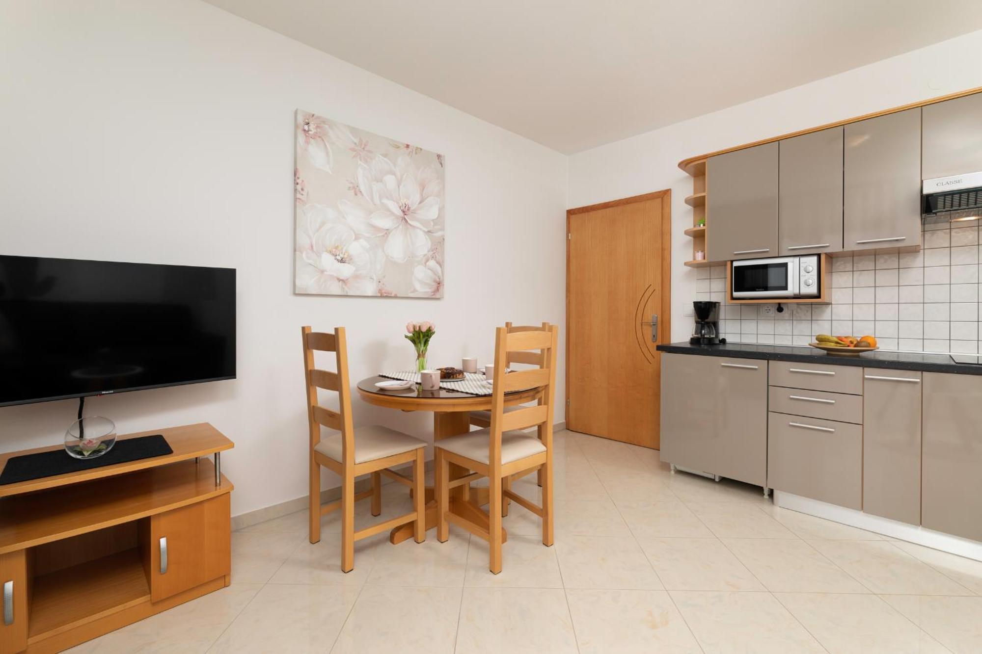 Apartments Kvarner 2 Малинська Екстер'єр фото